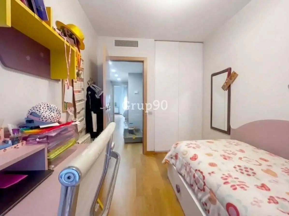 Habitación de Casa adosada en venta en Lleida con Aire acondicionado, Calefacción y Jardín privado