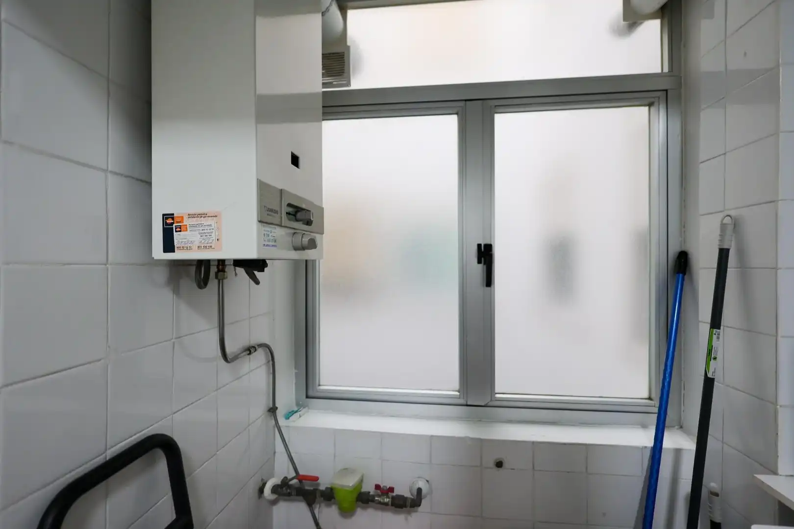 Bany de Pis en venda en Granada amb Calefacció, Moblat i Balcó