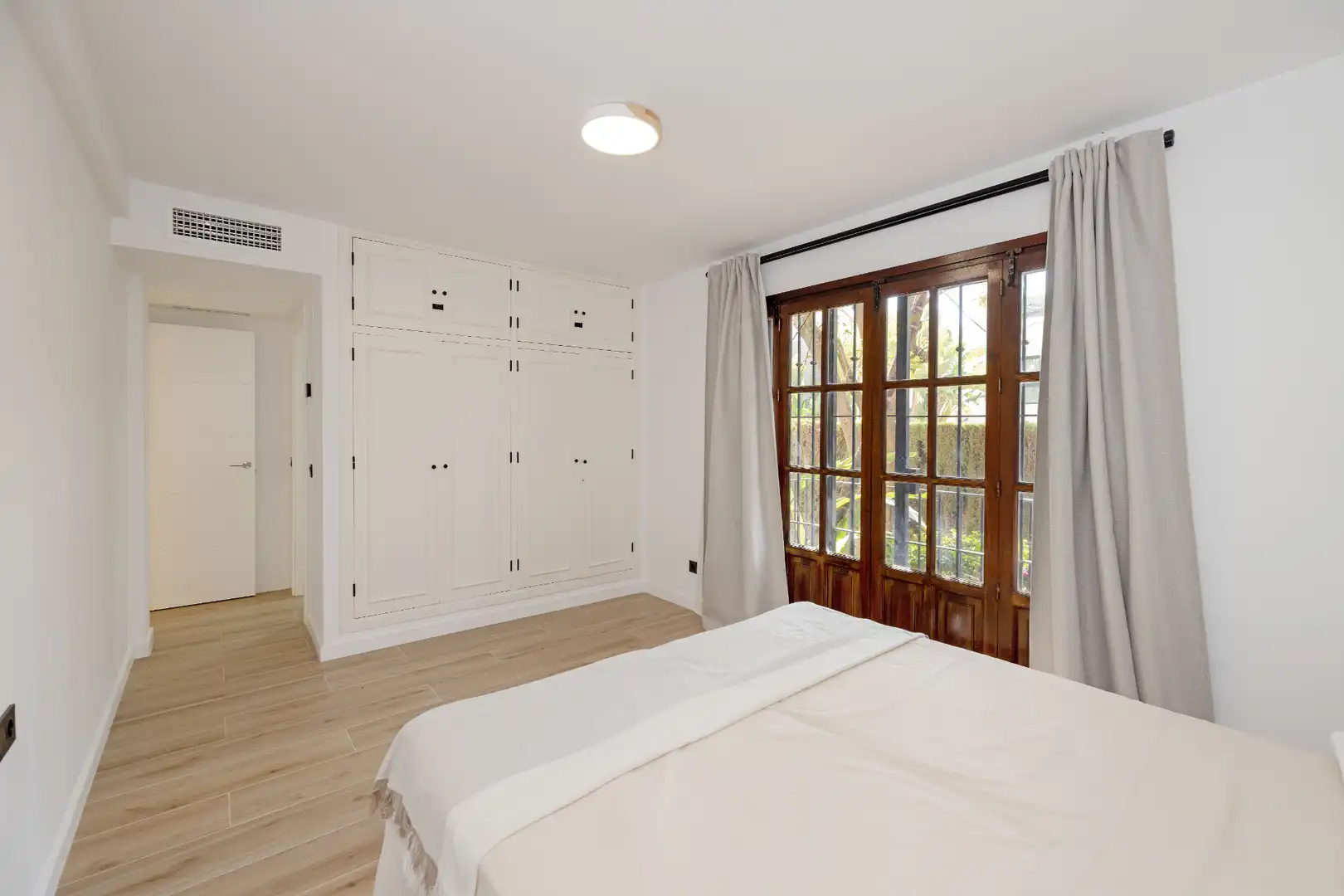 Bedroom of Ground floor for sale in Marbella  with Air Conditioner, Terrace and Community pool