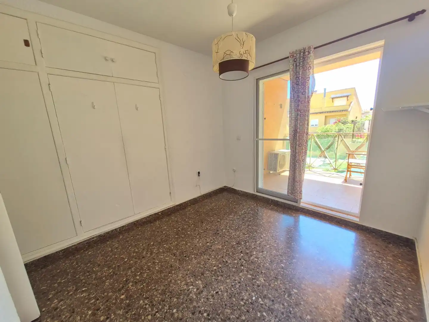 Habitación de Casa adosada de alquiler en Manises con Aire acondicionado, Terraza y Amueblado