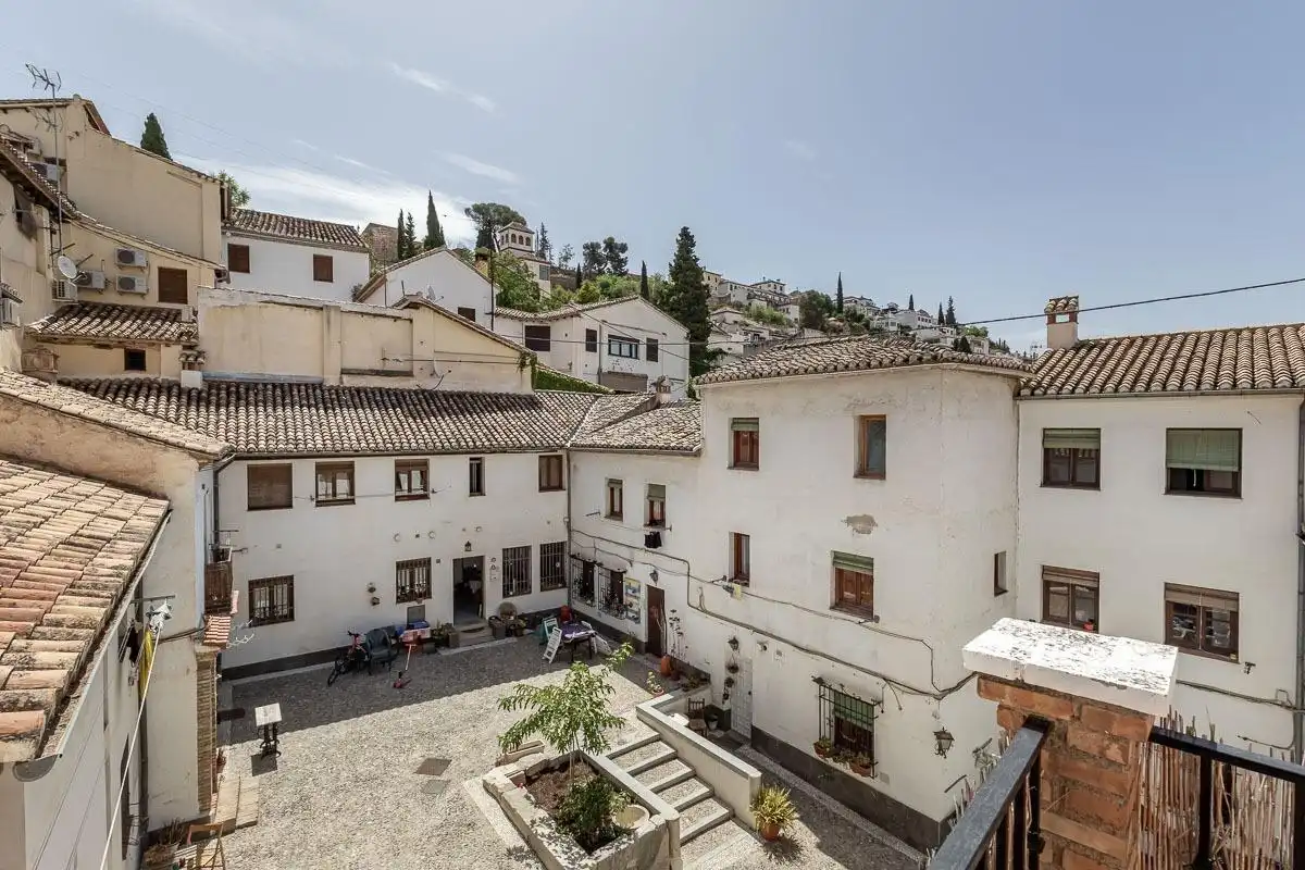 Außenansicht von Einfamilien-Reihenhaus zur Miete in Granada