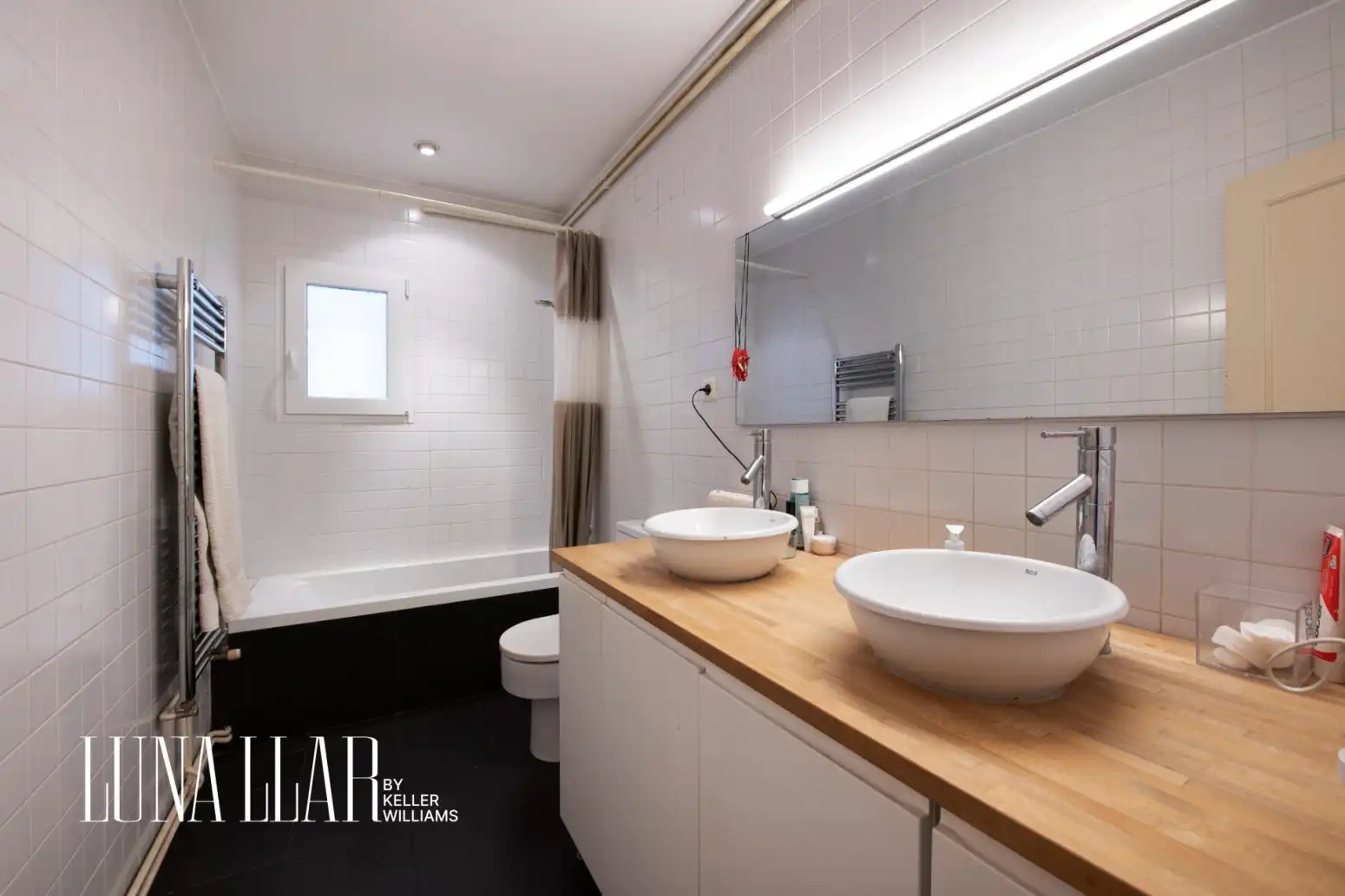 Bathroom of Attic for sale in Castelldefels  with Air Conditioner, Heating and Parquet flooring