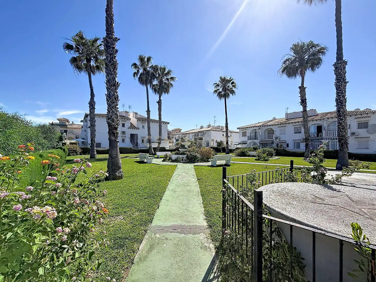 Außenansicht von Erdgeschoss zum Verkauf in Torrevieja mit Klimaanlage und Gemeinschaftspool