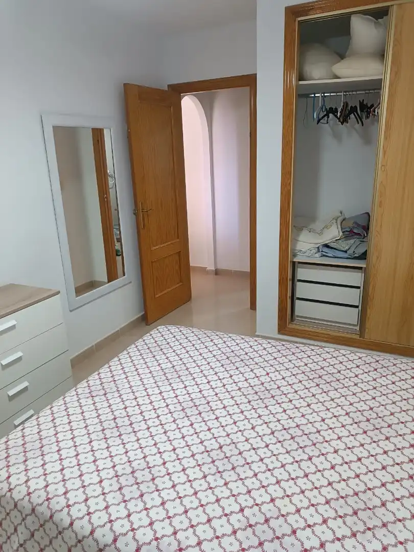 Dormitori de Apartament de lloguer en Cartagena amb Aire condicionat, Calefacció i Piscina