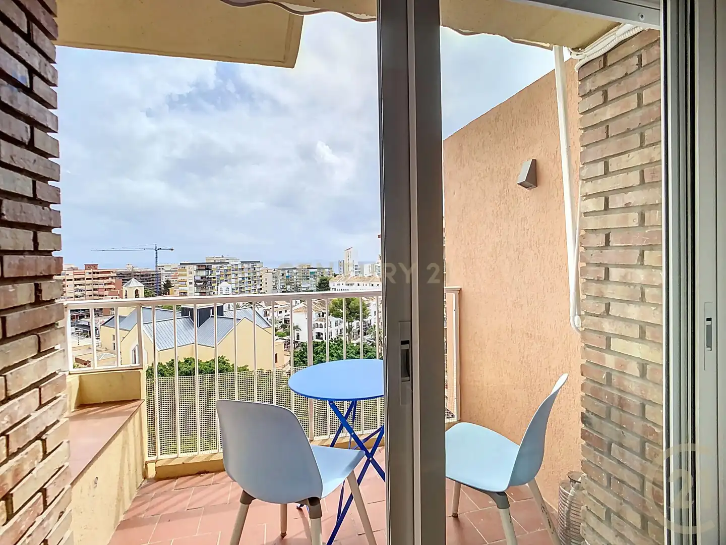 Terraza de Apartamento de alquiler en Benalmádena con Aire acondicionado, Jardín privado y Amueblado