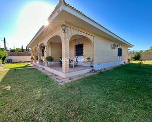 Exterior view of House or chalet to rent in Mairena del Alcor  with Terrace and Swimming Pool