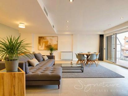 Sala d'estar de Pis en venda en Sant Cugat del Vallès amb Aire condicionat i Terrassa