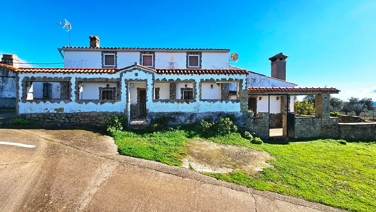 Vista exterior de Casa o xalet en venda en Almonaster la Real amb Jardí privat, Terrassa i Traster