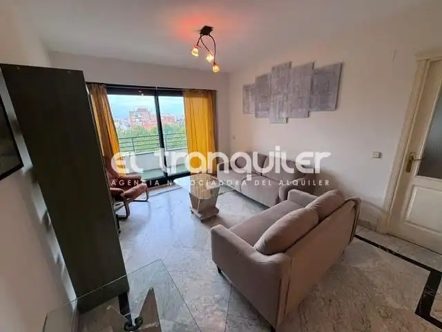 Living room of Flat for rent in Madrid  with Air Conditioner, Parquet flooring and Swimming Pool