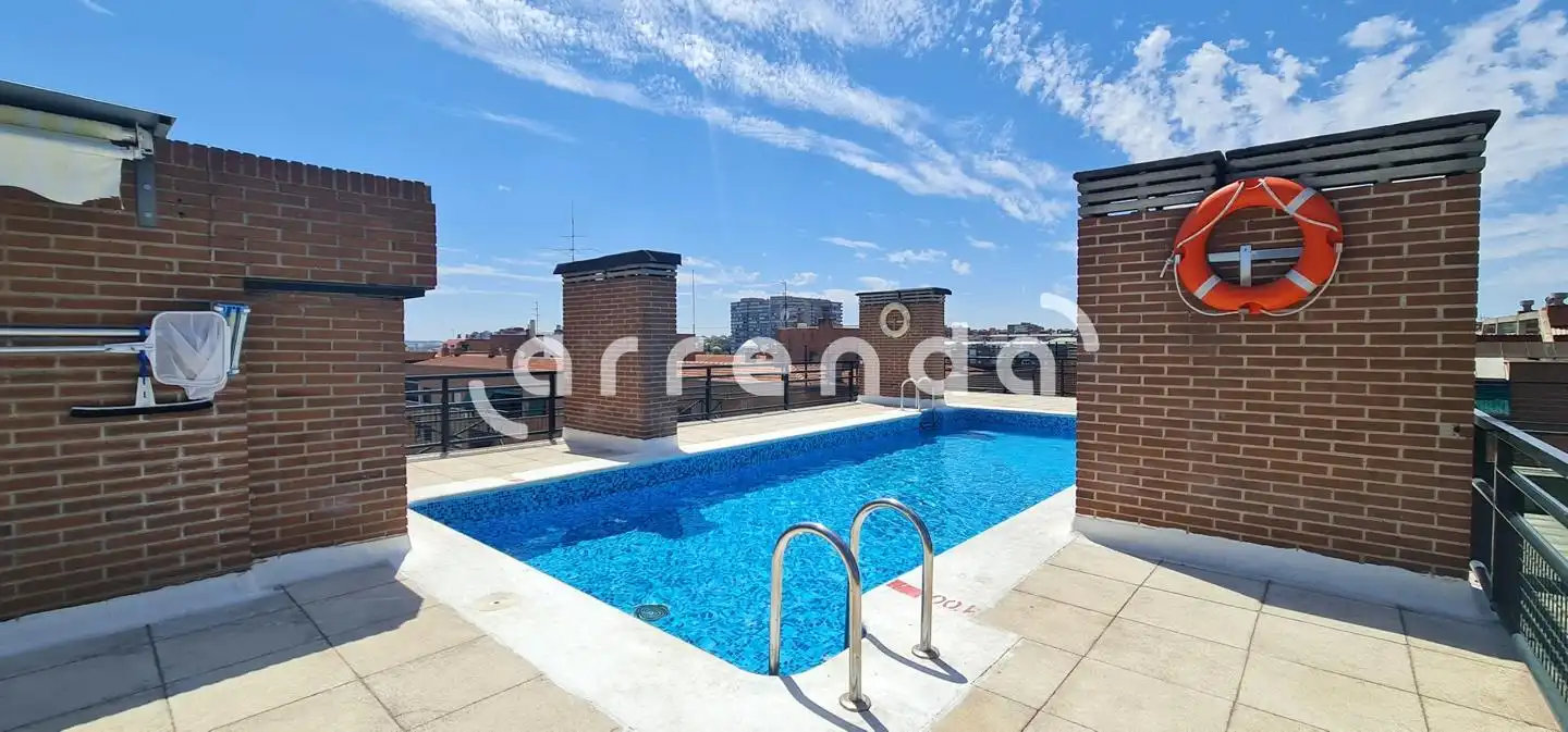 Swimming pool of Study for rent in Madrid  with Air Conditioner and Furnished