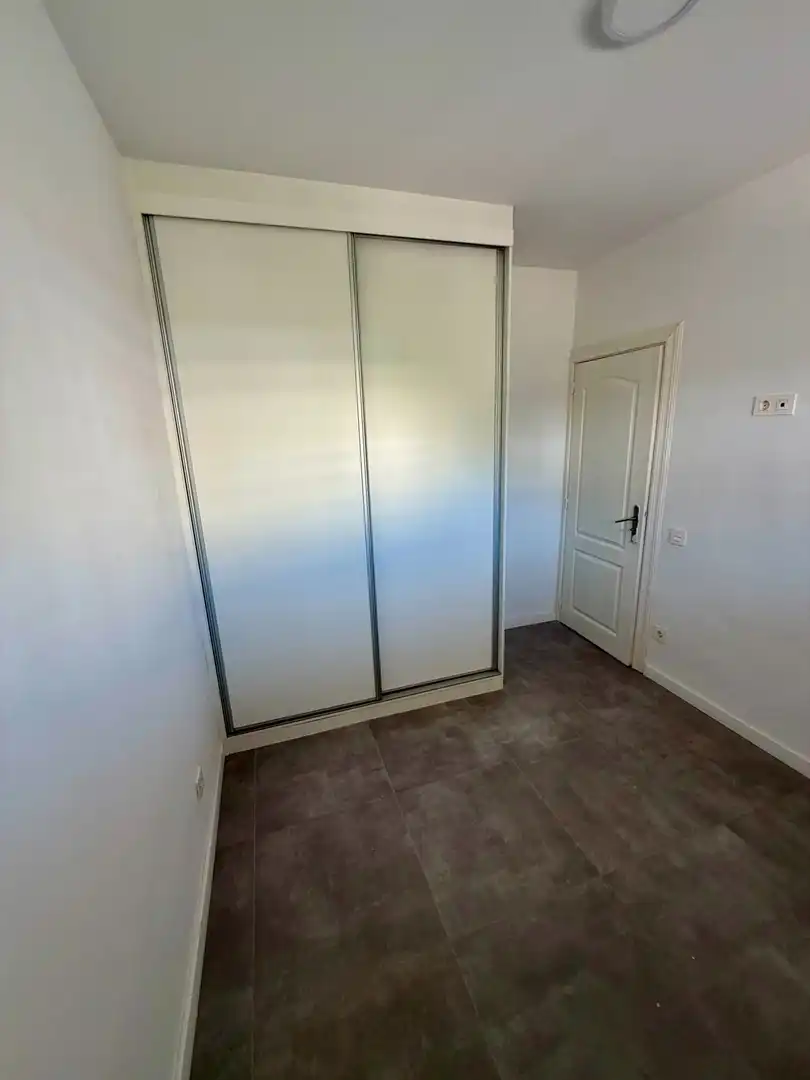 Bedroom of Flat for sale in Fuengirola  with Air Conditioner, Heating and Community pool