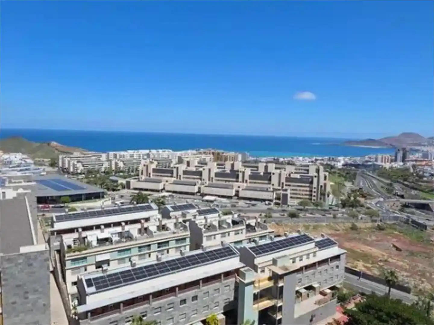 Vista exterior de Pis en venda en Las Palmas de Gran Canaria amb Piscina