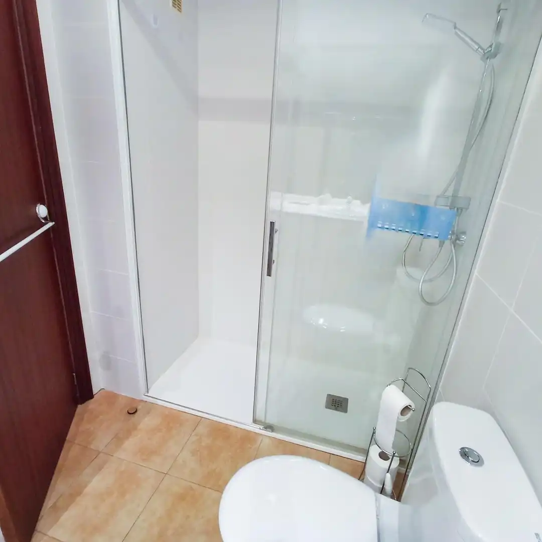 Baño de Apartamento de alquiler en L'Alfàs del Pi con Aire acondicionado, Jardín privado y Terraza