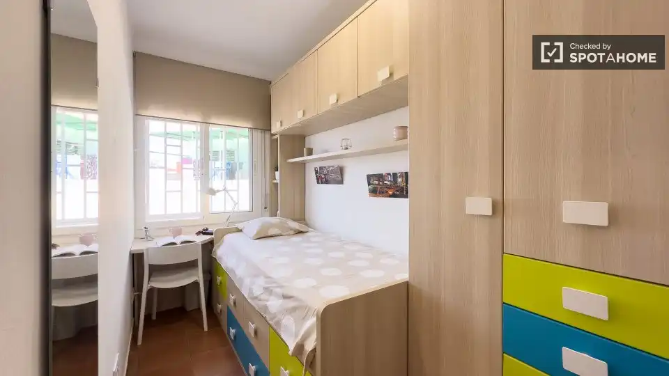 Habitación de Piso para compartir en L'Hospitalet de Llobregat con Aire acondicionado, Calefacción y Amueblado