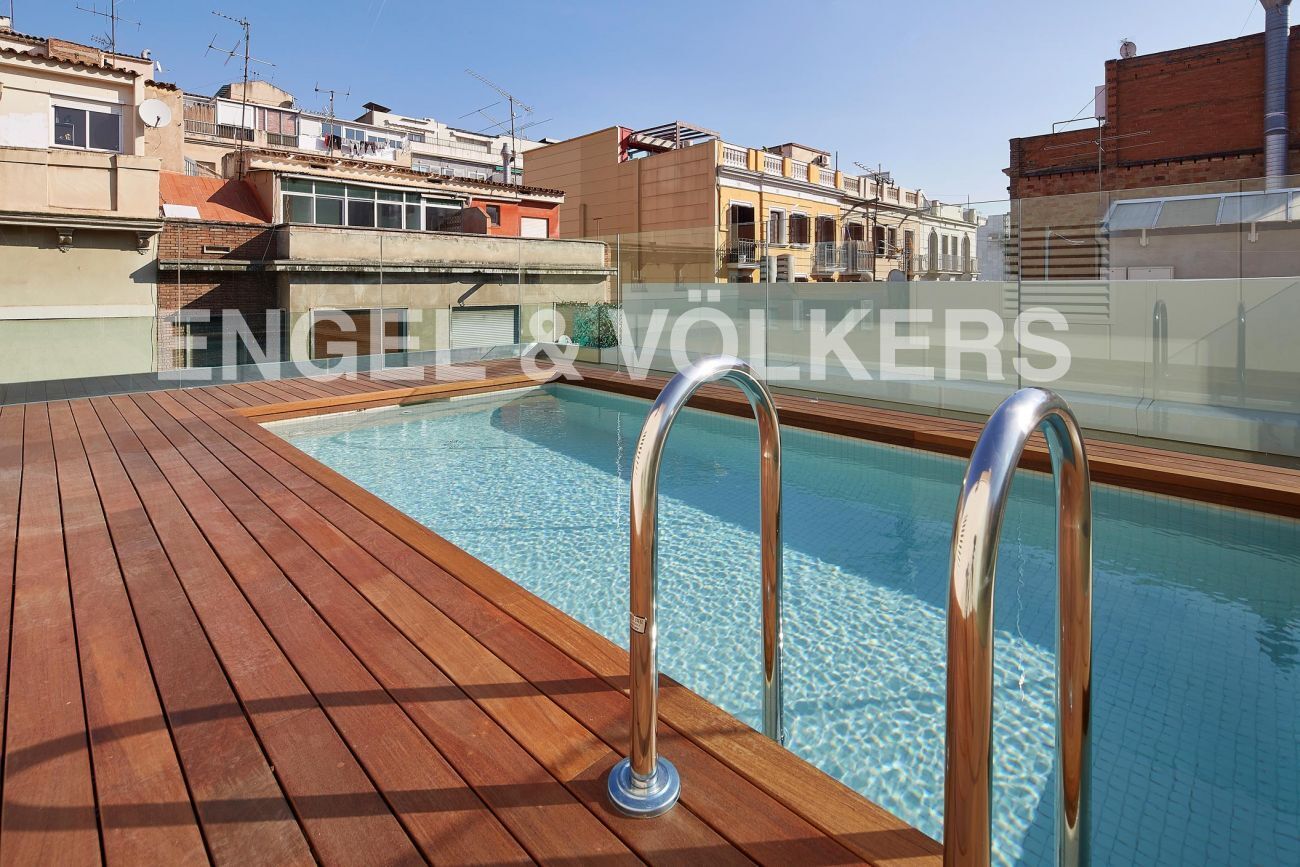 Piscina de Apartament de lloguer en  Barcelona Capital amb Aire condicionat, Calefacció i Parquet