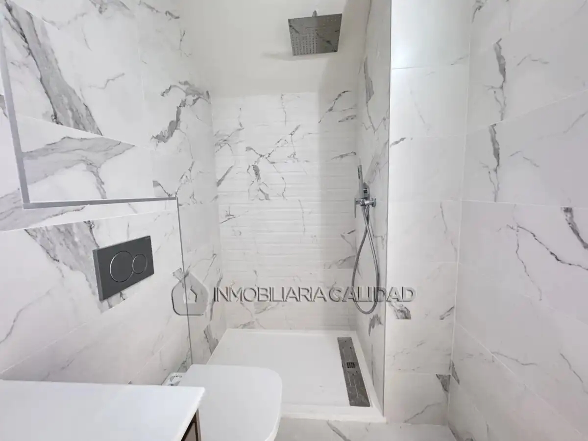 Baño de Piso en venta en Santa Pola con Calefacción, Trastero y Piscina