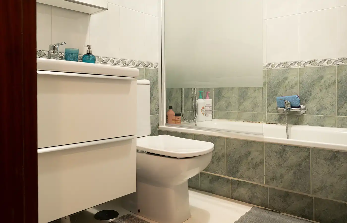 Badezimmer von Maisonette zum Verkauf in A Coruña Capital  mit Parkett, Ofen und Waschmaschine