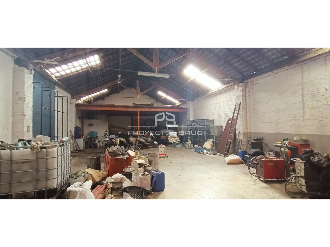 Vista exterior de Nave industrial en venta en Esparreguera