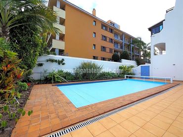 Pis amb piscina de lloguer a Calle Turina