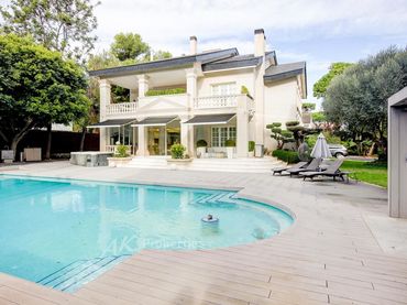 Casa con piscina en venta en La Pineda