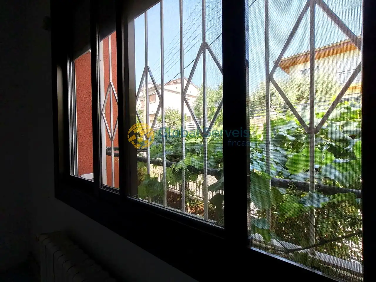 Terrasse von Erdgeschoss zum Verkauf in Abrera mit Klimaanlage, Heizung und Privatgarten