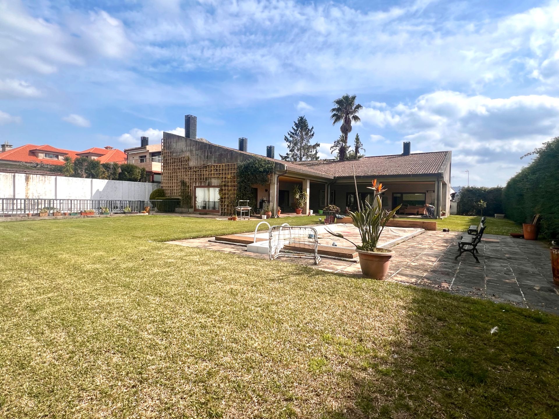 Jardí de Casa o xalet en venda en Pontevedra Capital  amb Calefacció, Jardí privat i Piscina