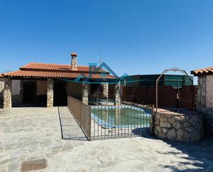 Piscina de Casa o xalet en venda en Talavera de la Reina amb Aire condicionat, Calefacció i Jardí privat