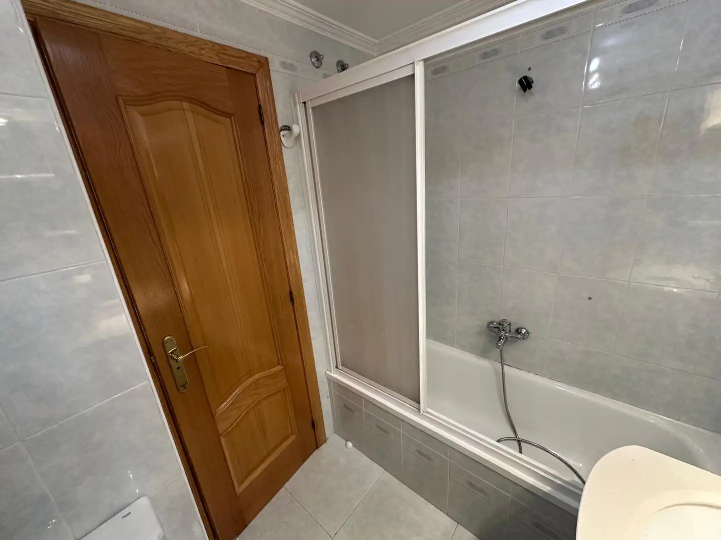 Baño de Apartamento en venta en Burgos con Calefacción, Terraza y Trastero
