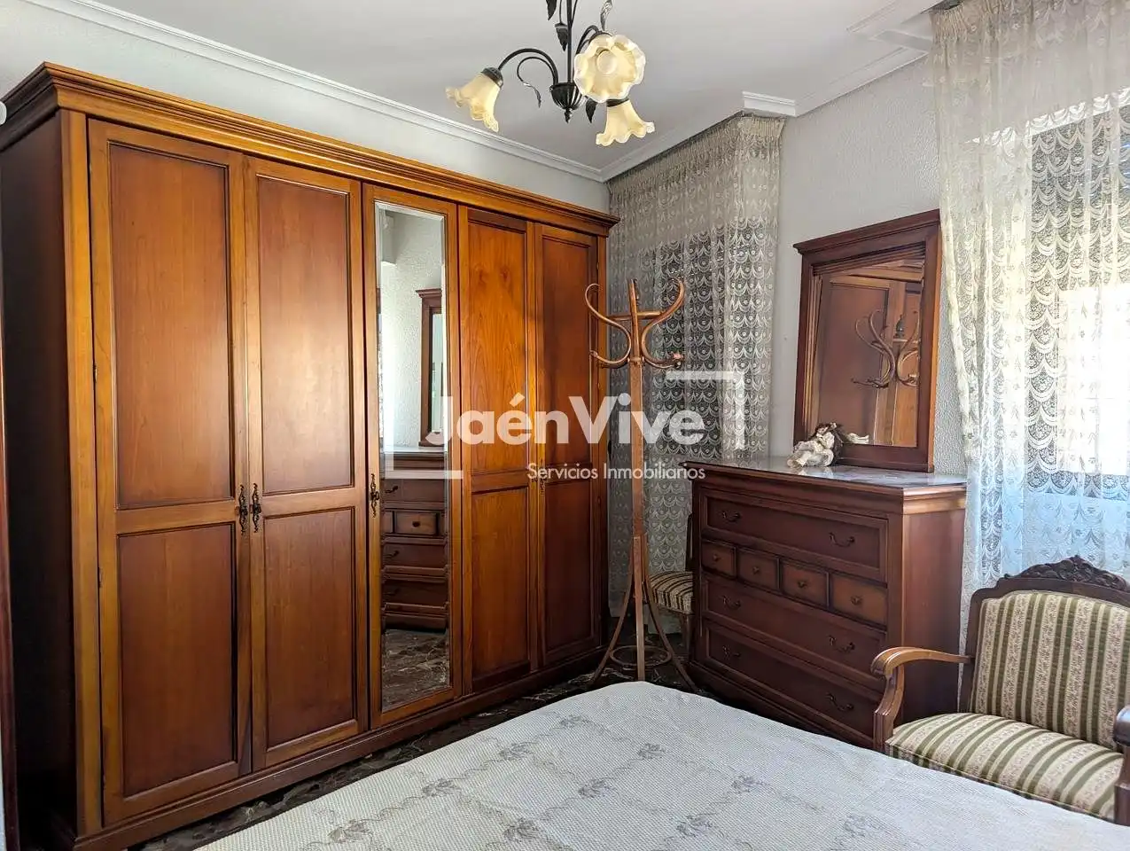 Dormitori de Casa adosada en venda en Jaén amb Aire condicionat, Calefacció i Terrassa