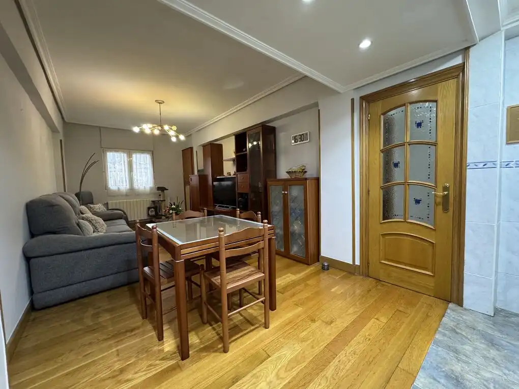 Flat with lift for sale in Bergara