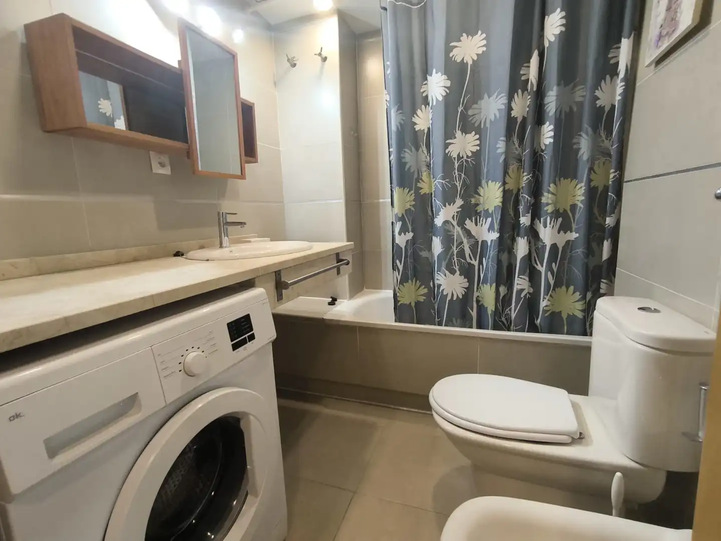 Baño de Apartamento en venta en Murcia con Aire acondicionado, Calefacción y Trastero