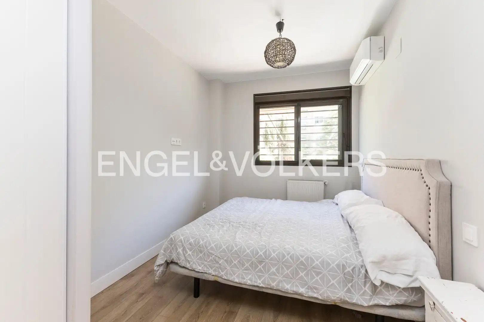 Bedroom of Apartments for sale in Madrid  with Air Conditioner, Heating and Private garden