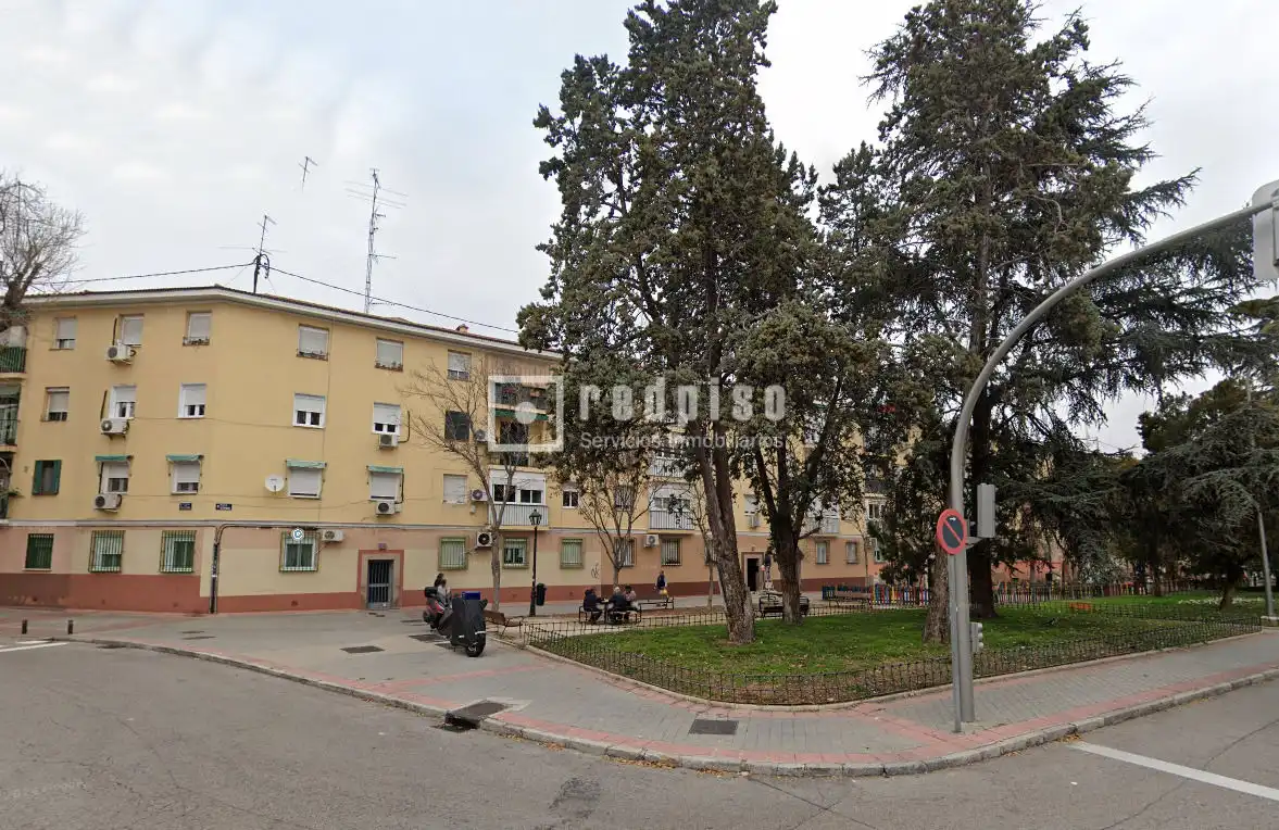 Vista exterior de Piso en venta en Madrid con Calefacción