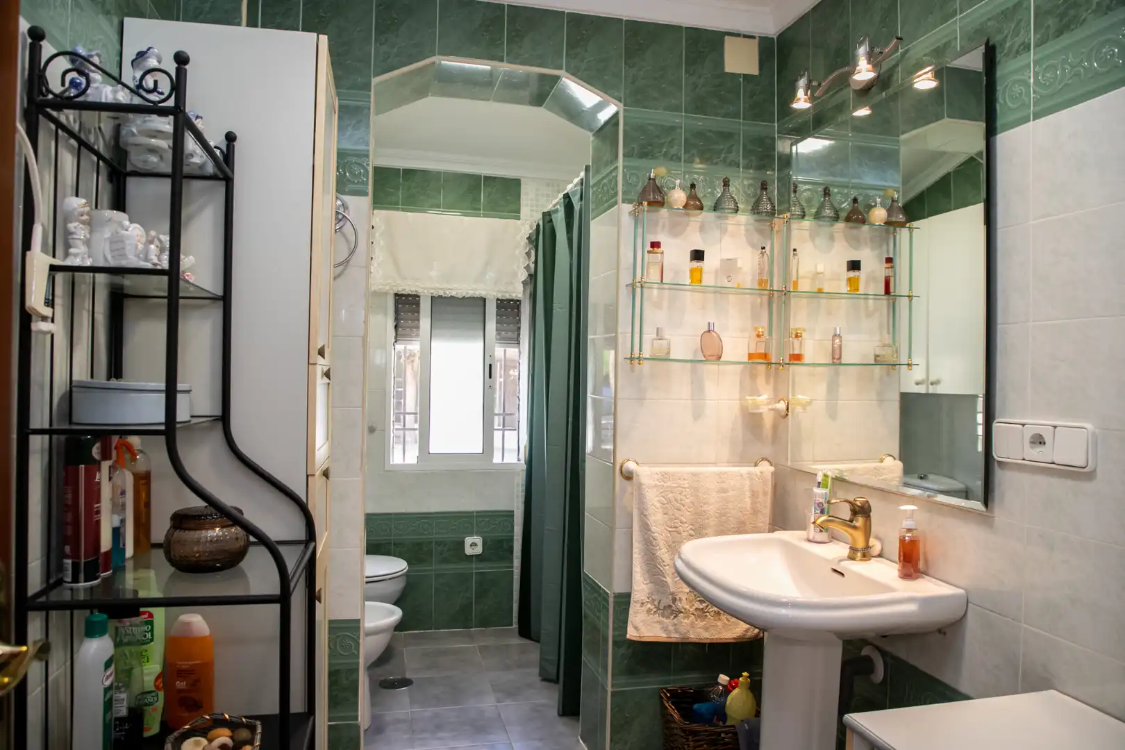 Baño de Casa o chalet en venta en Castilleja de la Cuesta con Aire acondicionado, Calefacción y Jardín privado