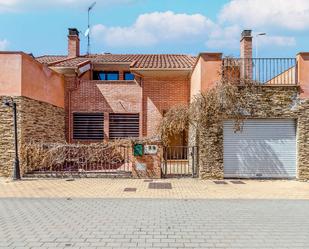 Vista exterior de Casa adosada en venda en Sariegos