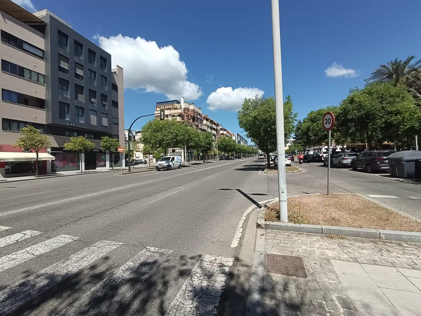 Außenansicht von Wohnung zum Verkauf in Córdoba mit Klimaanlage, Privatgarten und Terrasse