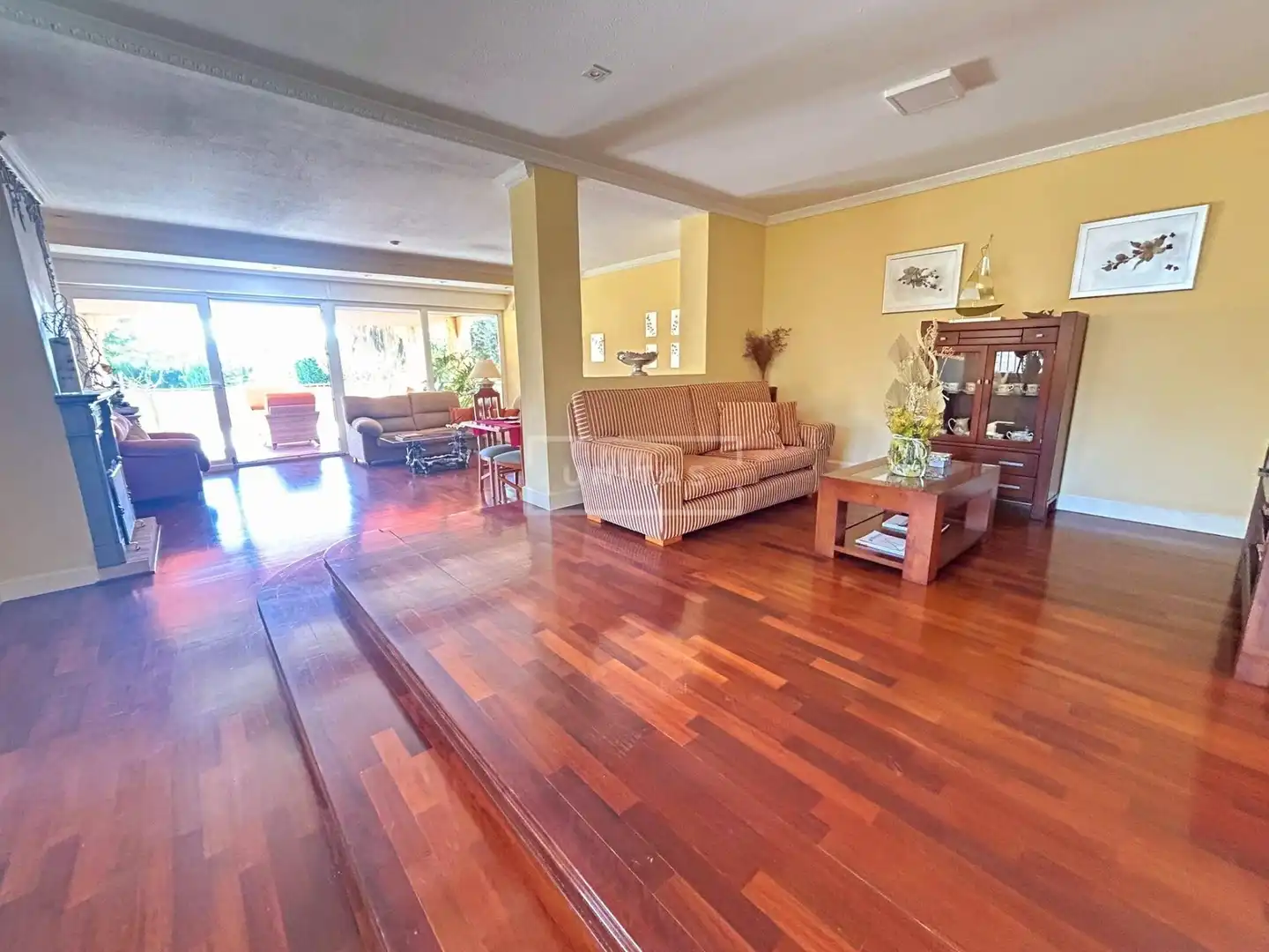 Sala d'estar de Casa o xalet en venda en Alicante / Alacant amb Aire condicionat, Jardí privat i Terrassa