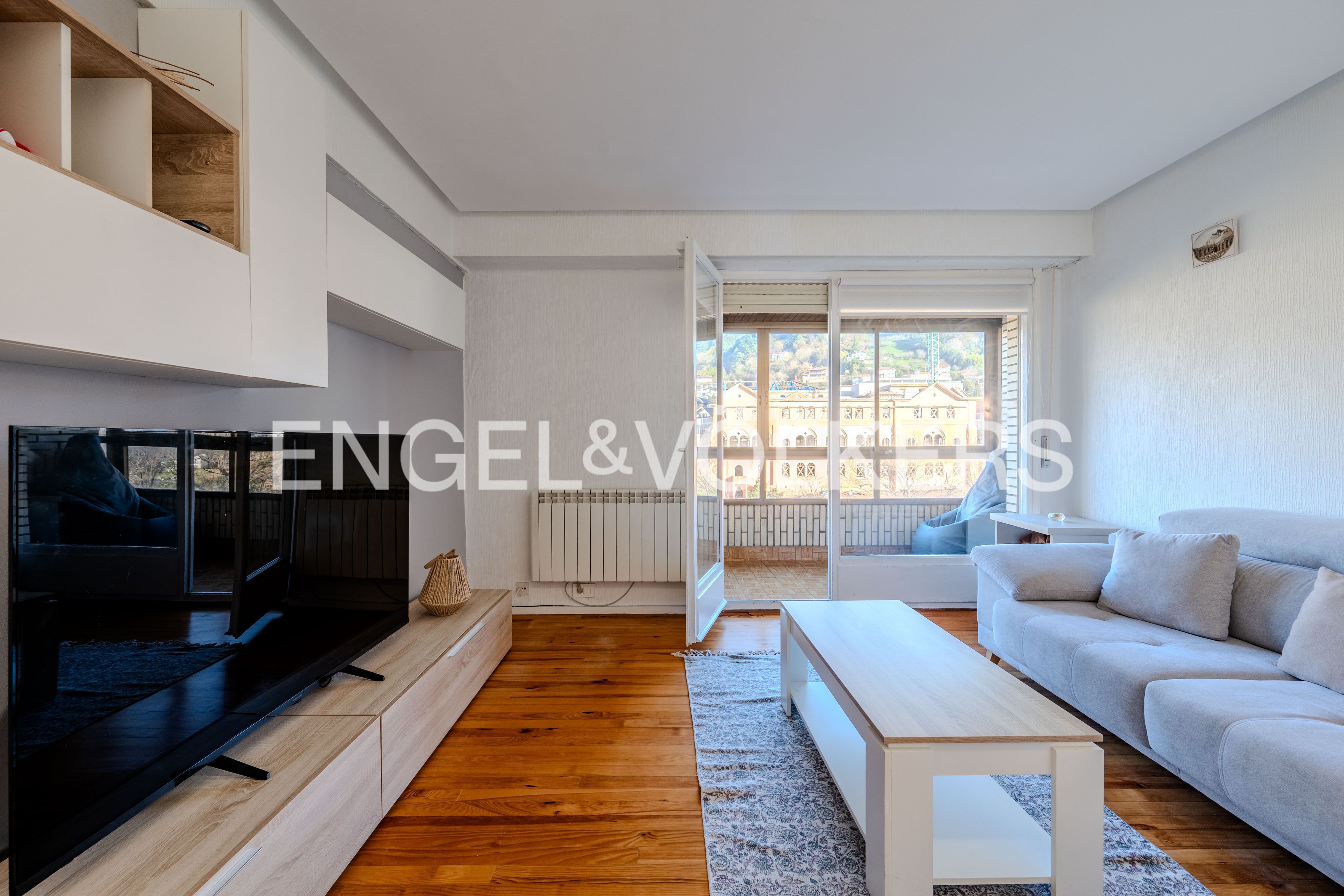 Sala d'estar de Apartament de lloguer en Donostia - San Sebastián  amb Calefacció, Jardí privat i Terrassa