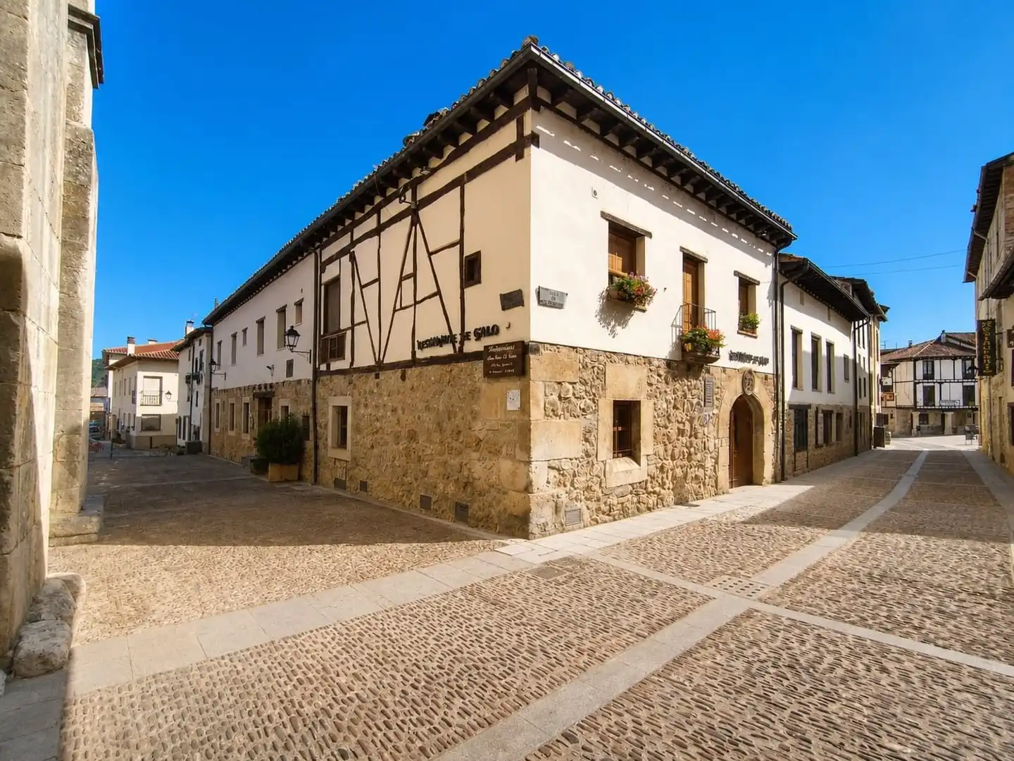 Vista exterior de Edificio en venta en Covarrubias