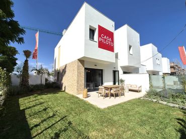 Casa a schiera di nuova costruzione con piscina in vendita a Calle Tailandia 8