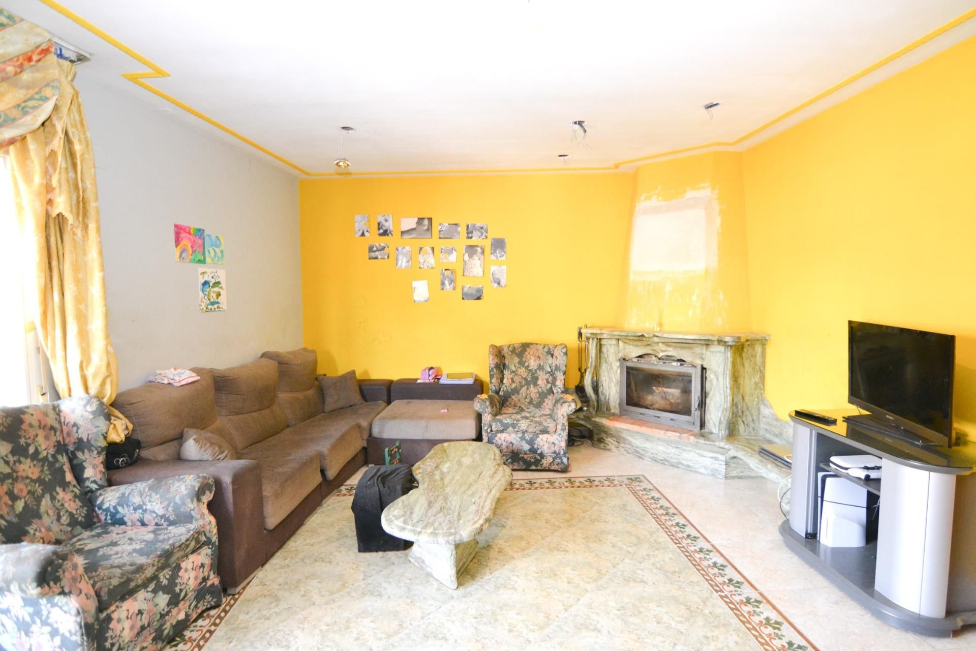 Sala d'estar de Casa adosada en venda en Navalcarnero amb Calefacció, Jardí privat i Terrassa