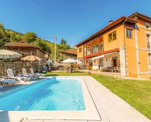 Vista exterior de Casa o xalet en venda en Camaleño amb Terrassa, Piscina i Balcó