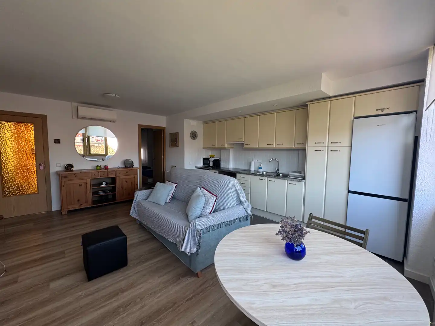 Wohnzimmer von Wohnung zur Miete in Sant Feliu de Guíxols mit Klimaanlage, Heizung und Möbliert