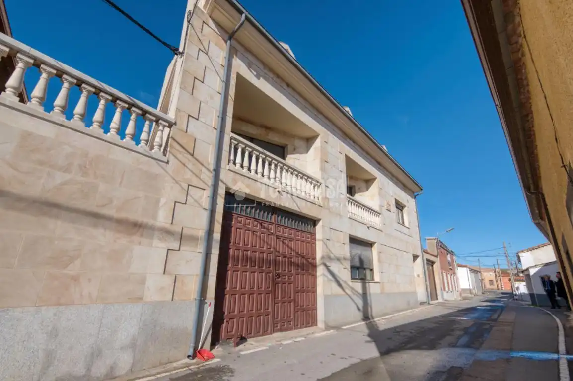 Vista exterior de Piso en venta en Topas con Terraza