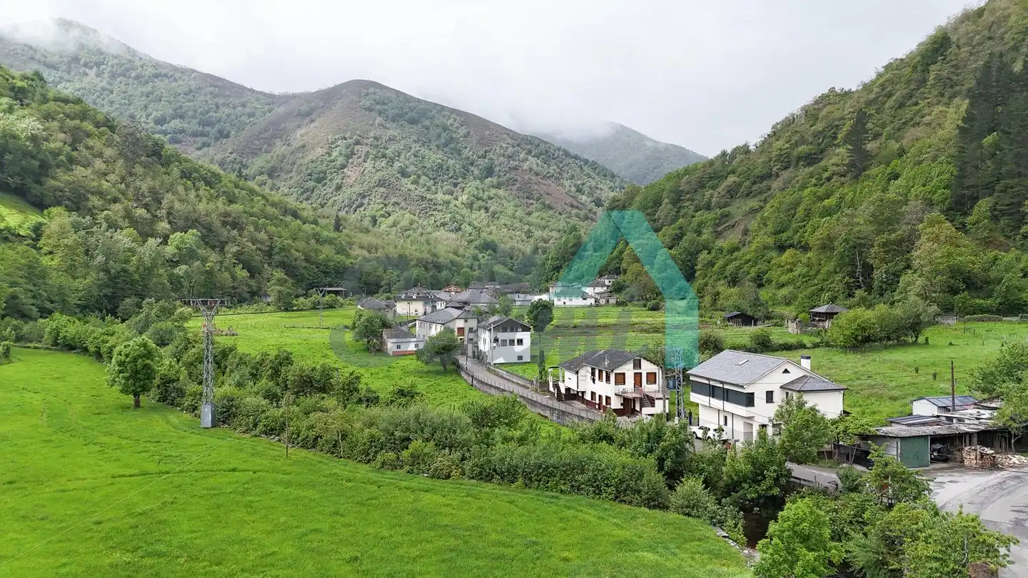Casa o chalet en venta en Cangas del Narcea con Jardín privado