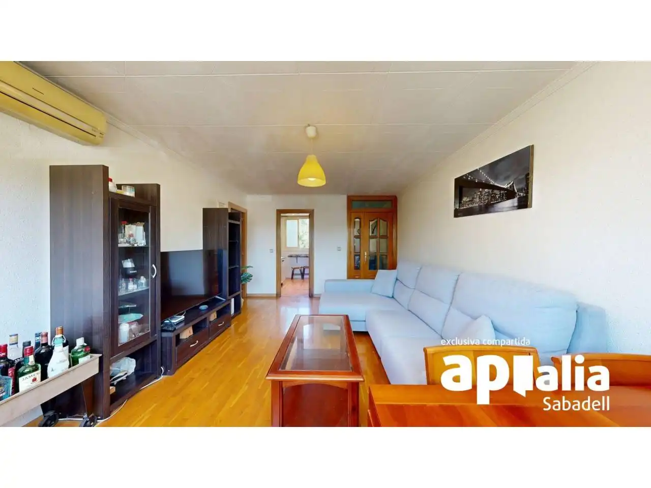 Sala de estar de Piso en venta en Badia del Vallès con Aire acondicionado, Calefacción y Parquet