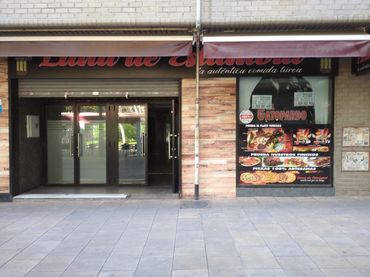 Local comercial de lloguer a Calle de la Reina Fabiola 37