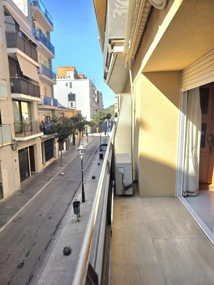 Außenansicht von Wohnung zum Verkauf in Calella mit Klimaanlage, Heizung und Balkon