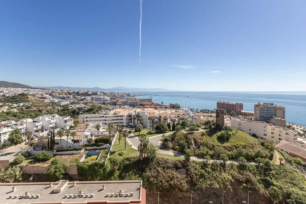 Vista exterior de Pis en venda en Benalmádena amb Aire condicionat, Terrassa i Traster