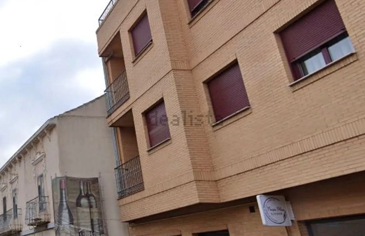Vista exterior de Pis en venda en Villarrobledo amb Calefacció, Parquet i Terrassa